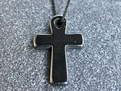 19979 hematit krizek privesek