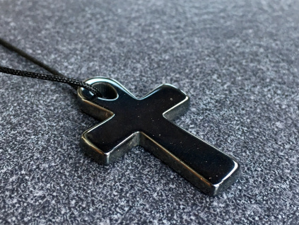 19979 hematit krizek privesek