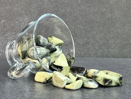 20894 3 tromly z mineralu a polodrahokamu serpentinit chytha troml ze serpentinitu peru