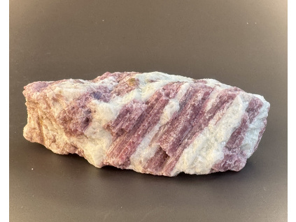 surové minerály a polodrahokamy, rubelit surový