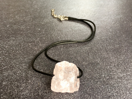 22004 nahrdelniky z mineralu ruzenin nahrdelnik