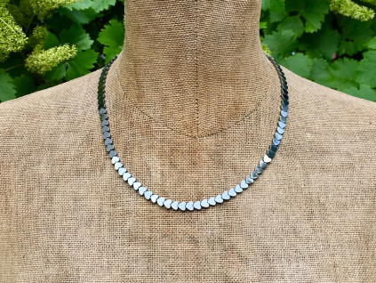 22070 1 nahrdelniky z mineralu hematit nahrdelnik srdce srdicko