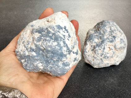 23261 angelit surovy