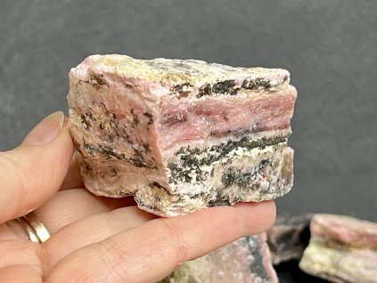 surové minerály a polodrahokamy, opál růžový andský surový