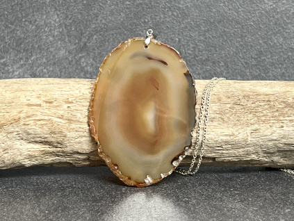 23678 1 privesky z mineralu a polodrahokamu achat prirodni privesek platek sperky z achatovych platku