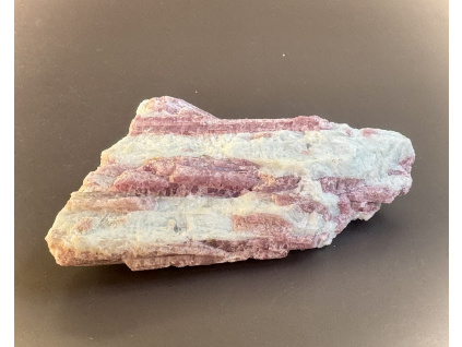 surové minerály a polodrahokamy, rubelit surový