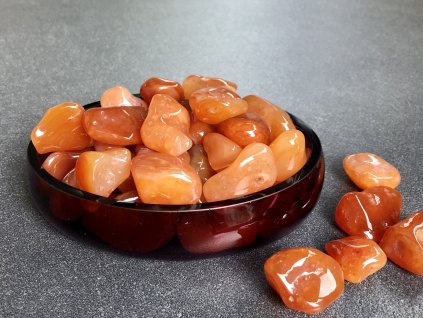 tromly z minerálů, karneol troml