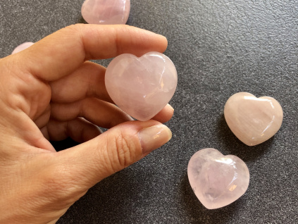 26791 1 srdce z mineralu ruzenin srdce