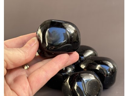 jumba z minerálů a polodrahokamů, jumbo z černého obsidiánu, obsidiánová dekorace