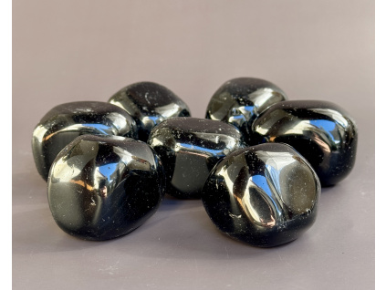 jumba z minerálů a polodrahokamů, jumbo z černého obsidiánu, obsidiánová dekorace