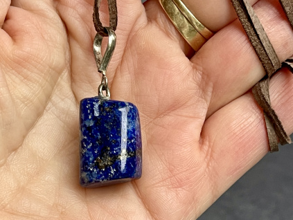 přívěsky z minerálů, lapis lazuli přívěsek
