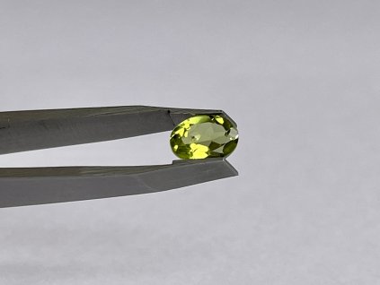 olivín - peridot broušený, drahokam, šperk