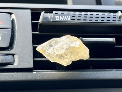 dekorace do auta z minerálů a polodrahokamů, ochrana do auta z citrínu