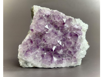 drúzy z minerálů a polodrahokamů, ametystová drůza, dekorace z ametystu
