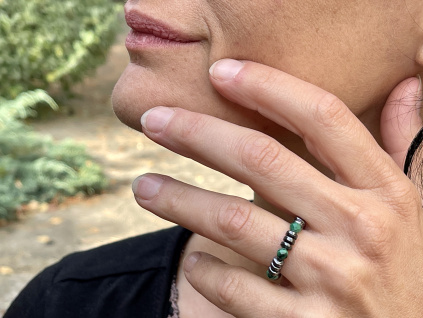 32964 2 prsteny z mineralu malachit faset hematit prsten