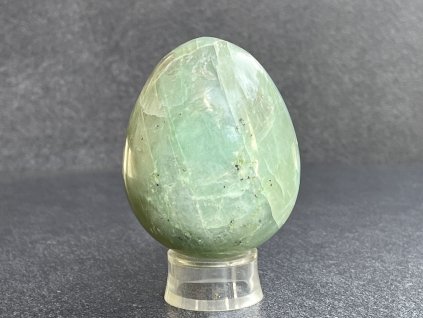 vejce z minerálů, garnierit vejce dekorace z garnieritu ve tvaru vejce