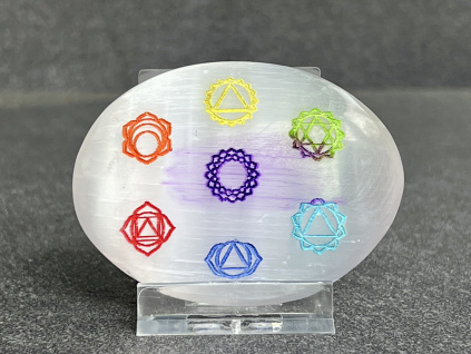 33828 1 selenit bily mydlo s cakrovymi znaky mydlo ze selenitu selenitova dekorace mydlo cakra