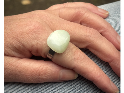 34276 1 prsteny z mineralu a polodrahokamu jadeitovy prsten sperky z jadeitu placicka jadeit prsten