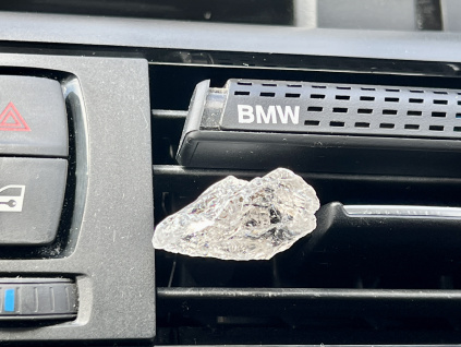 ochrana na cesty z minerálů a polodrahokamů, křišťálová dekorace do auta, ochranné minerály na cesty