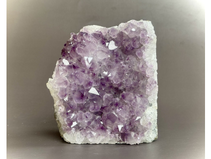 drúzy z minerálů a polodrahokamů, ametystová drůza, dekorace z ametystu