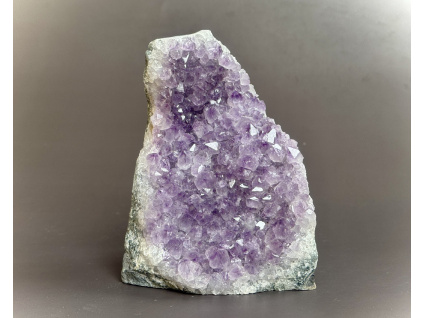 drúzy z minerálů a polodrahokamů, ametystová drůza, dekorace z ametystu