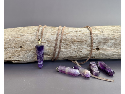 35305 12 privesky z mineralu a polodrahokamu ametystovy privesek ve tvaru hrotu sperky z ametystu