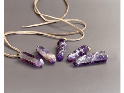 35305 12 privesky z mineralu a polodrahokamu ametystovy privesek ve tvaru hrotu sperky z ametystu