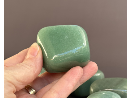 35479 9 jumba z mineralu a polodrahokamu jumbo ze zeleneho avanturinu avanturinova dekorace