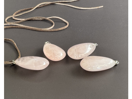 35644 7 privesky z mineralu a polodrahokamu ruzeninovy privesek sperky z ruzeninu ve tvaru slzy