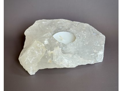 svícny z minerálů a polodrahokamů, svícen z čirého surového křišťálu, křišťálová dekorace