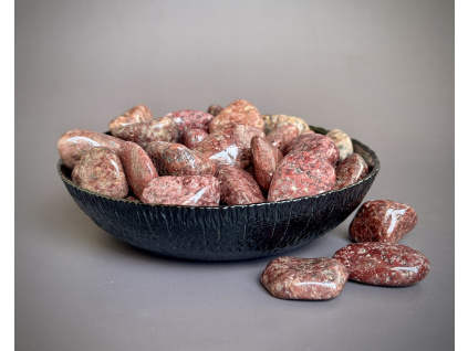 36211 8 tromly z mineralu a polodrahokamu troml z granatu grosularu