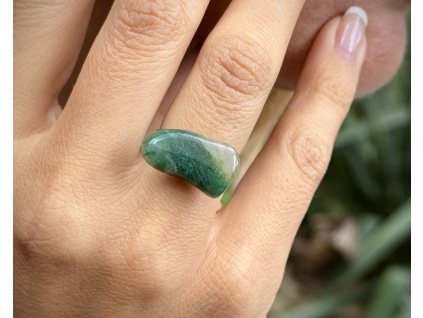prsteny z minerálů a polodrahokamů, chalcedonový prsten, šperky se zeleným chalcedonem
