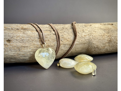 36304 2 privesky z mineralu a polodrahokamu privesek z citrinu sperky ve tvaru srdce