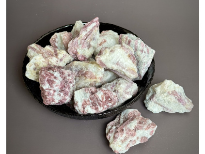 surové minerály a polodrahokamy, surový rubelit