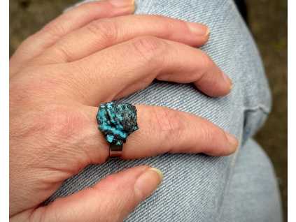prsteny z minerálů a polodrahokamů, prsten ze surového chrizokolu, šperky s chrizokolem
