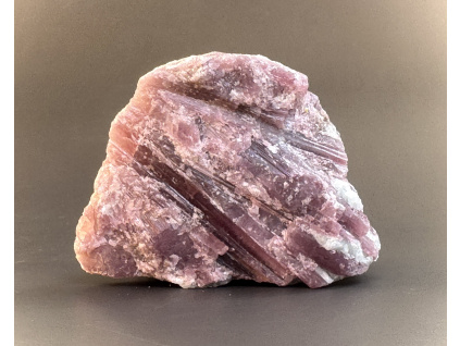 surové minerály a polodrahokamy, rubelit surový