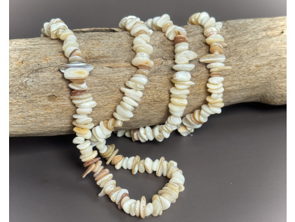 náhrdelníky z merleti a mušlí, náhrdelník z perleťových zlomků, šperky s perletí