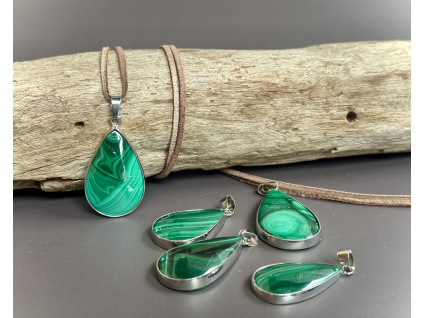 přívěsky z minerálů a polodrahokamů, malachitový přívěsek, šperky s malachitem