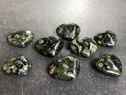 5175 2 srdce z mineralu jaspis kambaba srdce