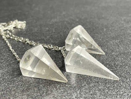 7254 3 kyvadla z mineralu kristal kyvadlo