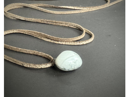 přívěsky z minerálů a polodrahokamů ve tvaru srdce, přívěsek z magnezitu, šperky s magnezitem