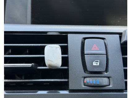 dekorace do auta z minerálů a polodrahokamů, ochranný kámen magnezit do auta