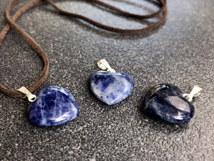 8412 2 privesky z mineralu sodalit srdce privesek