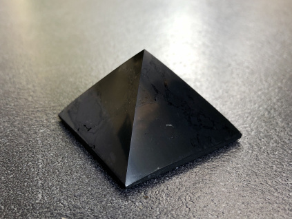 šungit pyramida