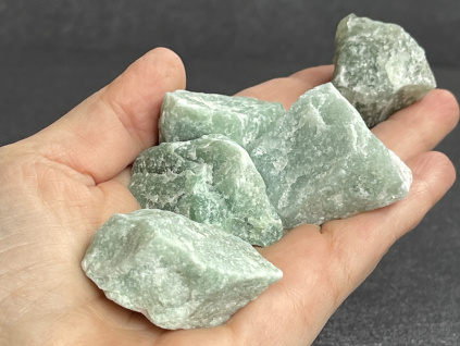 9633 avanturin zeleny surovy