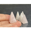 27490 2 pyramidy z mineralu ruzenin pyramida dekorace ve tvaru pyramidy z ruzeninu
