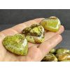 32486 2 srdce z mineralu opal zeleny srdce