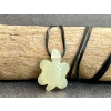 34672 2 privesky z mineralu a polodrahokamu jadeitovy privesek ve tvaru zelvy sperky z jadeitu