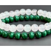 35206 3 detail prirodnich kamenu ruzeninu a malachitu v naramcich harmonicka laska