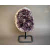 36462 3 druzy z mineralu a polodrahokamu ametystova druza na kovovem stojanu dekorace z ametystu